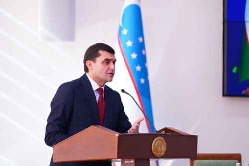 Hay'at yig'ilishi boshlandi. Uni Sog'liqni saqlash vaziri Asilbek Xudayarov olib boryapti.