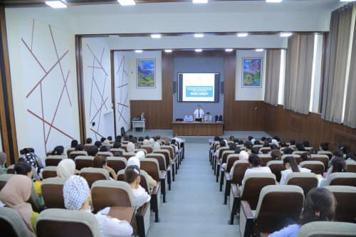 В Наманганском государственном педагогическом институте в рамках мероприятий "Актуальные 10 дней борьбы с коррупцией" и "Месяц молодежи" был организован круглый стол