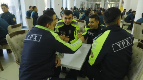 В связи с 34-й годовщиной принятия Государственного флага Республики Узбекистан среди молодых сотрудников органов внутренних дел Сурхандарьинской области проведена интеллектуальная игра "Заковат"