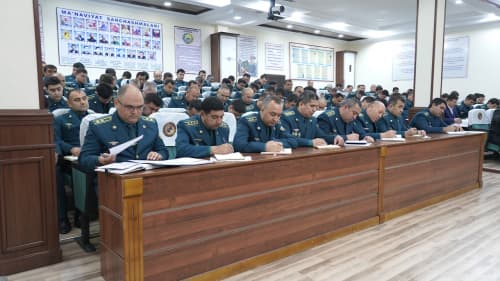 Navoiy viloyati IIBda Ichki ishlar vaziri oʻrinbosari rahbarligida tanqidiy-tahliliy yigʻilish oʻtkazildi