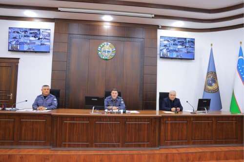 Бухоро вилояти ИИБда Ички ишлар вазири ўринбосари раҳбарлигида танқидий-таҳлилий йиғилиш ўтказилди