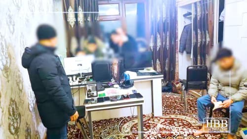 Internetda Bojxona qoʻmitasi nomidan soxta sahifalar ochib fuqarolar pullarini oʻzlashtirib kelgan jinoiy guruh Toshkent viloyati IIBB tezkor xodimlari tomonidan qoʻlga olindi