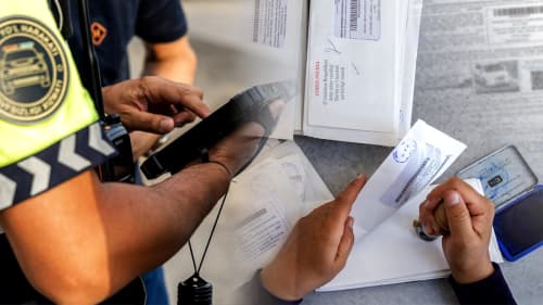 Йўл ҳаракати қоидаларини бузганлик учун расмийлаштирилган маъмурий баённомаларни (жарима хатларини) етказиб бериш хизмати тўхтатилади