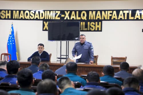 В Избасканском районе начальник УВД Андижанской области поощрил сотрудников, показавших образцовую службу