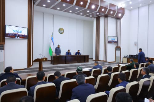 В Намангане в ходе совещания обсуждены вопросы занятости молодежи и эффективности работы с ней
