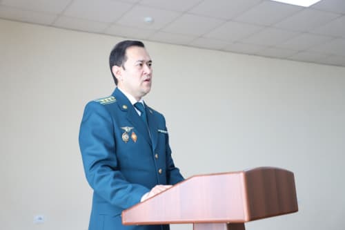 Ichki ishlar vazirligi Malaka oshirish institutining Olmaliq oʻquv bazasida kasbiy tayyorgarlik fakulteti bitiruvchilarining yakuniy davlat attestatsiyasi boʻlib oʻtmoqda