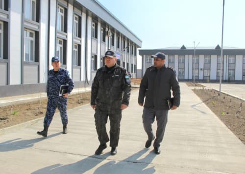 ИИВ қоровул қўшинлари қўмондони ташрифи: Бухорода ҳарбий хизматчиларнинг хизмат шароитлари ва интизом ҳолати муҳокама қилинди