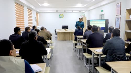 Руководством Академии МВД организуются семинары-тренинги для "махаллинской семерки" в районах столицы