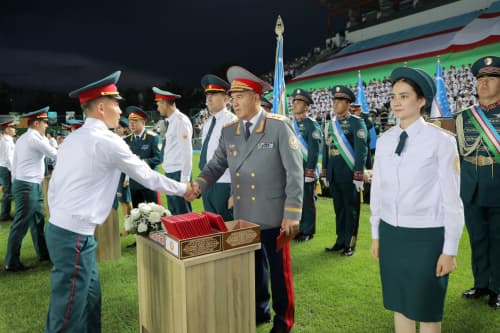 Sadoqat va matonat maktabi: Vatan himoyasiga shay yosh ofitserlar – Akademiya bitiruvchilariga tantanali ravishda diplomlar topshirildi