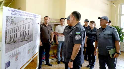 Ichki ishlar vazirligi rahbariyati Qashqadaryo viloyati Ichki ishlar boshqarmasi boʻlinmalari faoliyatini oʻrganmoqda