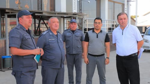 Представители руководства УВД Джизакской области и областной прокуратуры посетили Экобазар в Фаришском районе, где ознакомились с условиями, созданными для покупателей и продавцов