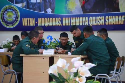 Talabalar, harbiylar va chaqiriluvchilar — barchasi bir maydonda