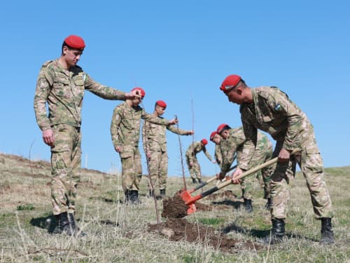Harbiy xizmatchilar “Yashil makon” umummilliy loyihasida faol ishtirok etmoqda