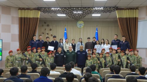 Ўрта Чирчиқ тумани 1 соТошкент вилояти ФВББ бошлиғи ёшлар билан очиқ мулоқот ўтказди