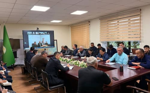 Vazirligining korrupsiyaga qarshi kurashish bo'limi mas'ullari ishtirokida tanqidiy yigʻilish boʻlib oʻtdi