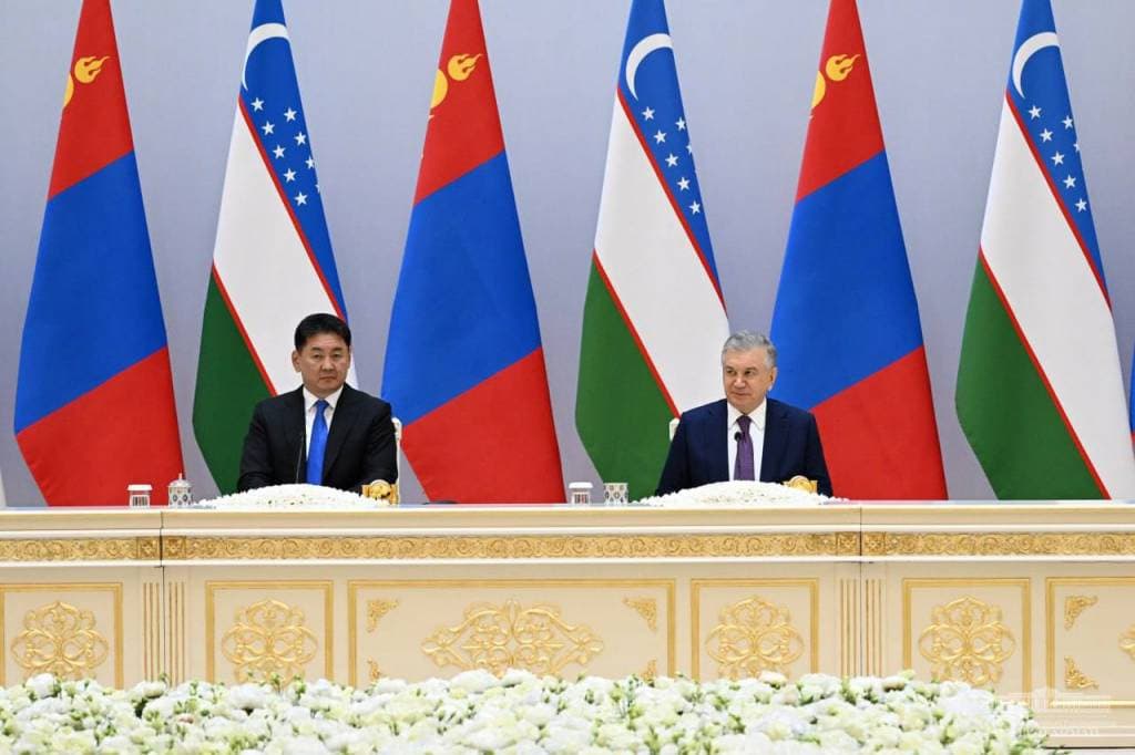 The presidents of Uzbekistan and Mongolia meet with business representatives of the two countries