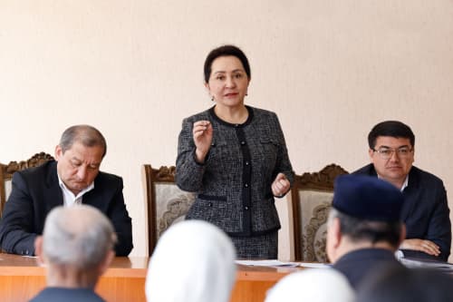 Senat Raisi xotin-qizlar bandligini taʼminlash bo‘yicha ishlarni mahalladan boshlash maqsadida Yangiyo‘l tumanida bo‘ldi