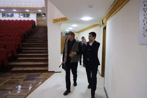 Vazir Ozodbek Nazarbekov Sirdaryo viloyat musiqali drama teatrida bo'ldi