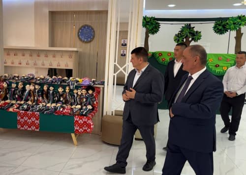 Состоялось ознакомление с деятельностью театра кукол в Хиве. 