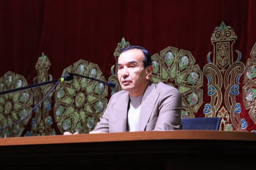Vazir Ozodbek Nazarbekov Samarqanddagi teatr ijodkorlari bilan uchrashdi