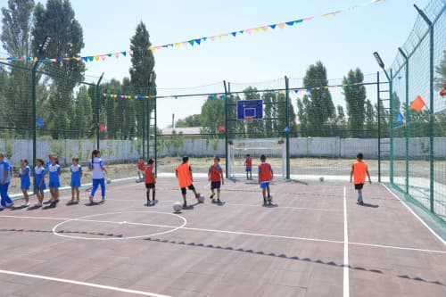 Jizzaxda yangi “Universal sport maydonchasi” foydalanishga topshirildi