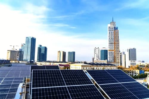 По состоянию на 1 декабря 2025 года на 141 221 объекте по всей республике были установлены солнечные панели общей мощностью 1 971 МВт