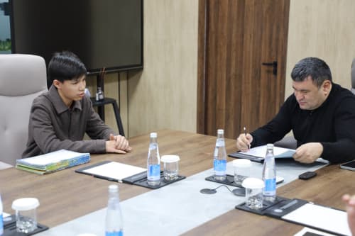 Энергетика вазири ёш кимёгарлар билан учрашди