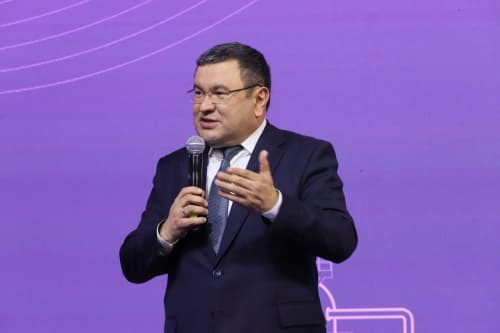 “Ўзбекистон энергетика ҳафталиги”: вазир ва ёшлар учрашуви бўлиб ўтди