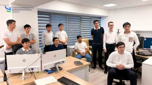 “Ахборот технологиялари маркази” ДУКда сунъий интеллект воситаларидан фойдаланиш бўйича ёшлар ўртасида амалий мастер-класс ўтказилди