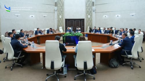 Economic and Financial Cooperation Discussed with Hong Kong Representatives