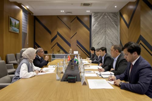 The Minister Meets with the Director of MTA Tashkent Mining