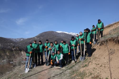 Bo‘stonliq tumanida 100 tup daraxt ekildi hamda Tog‘-kon sanoati va geologiya vazirligi bog‘i barpo etildi
