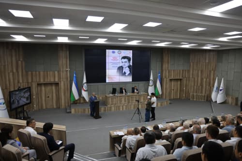 Tadbirda O‘zbekiston Respublikasi Oliy Majlisi Qonunchilik palatasi deputati N.Umarov, Kon-geologiya vazirligi va vazirlik tizimidagi tashkilotlar vakillari, Geologiya fanlari universiteti rektori A.Kadirxodjayev, shuningdek, N.Xodjibayevning oila a’zolar