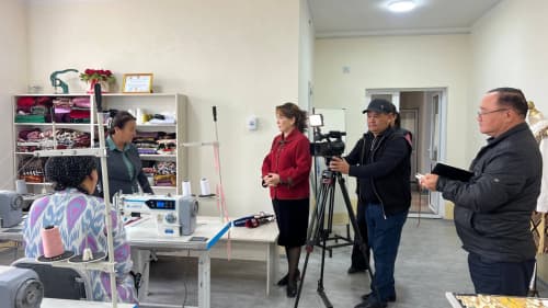 Beruniyda xotin-qizlar tadbirkorligi rivojlanmoqda. Zamonaviy sharoitlardan foydalanayotgan opa-singillar faoliyati obe'ktiv markazida