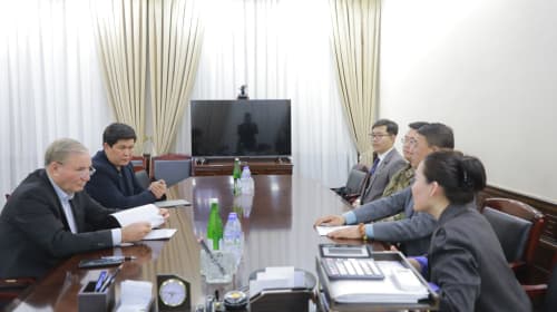 Sanaat tarawında investiciyalıq birge islesiw máseleleri dodalandı