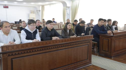 Председатель Совета Министров Ф.Эрманов провел встречу с закрепленной за ним молодежью