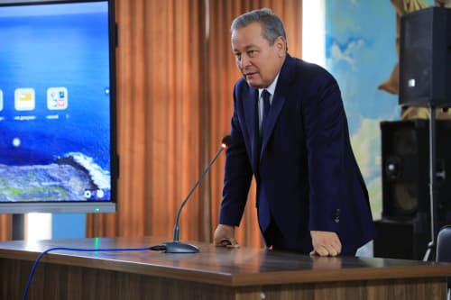 Shaping the Future: Andijan Region Governor Holds Open Dialogue with Graduating Students