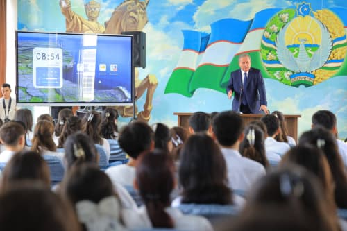 В Андижане состоялся открытый диалог с учащимися 11-х классов