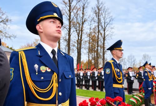 В знак уважения к памяти героев: в Витебске открыт памятный знак