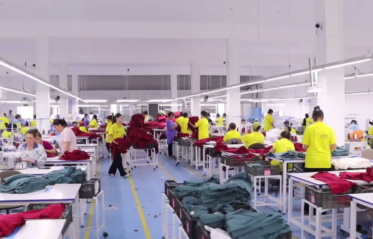 Vista general de una planta de confección en Uzbekistán