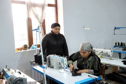 Buxoro tumani: “Zarmanoq” mahallasida “Sangina Shohjahon” MCHJ xotin-qizlarni ish bilan taʼminlamoqda 