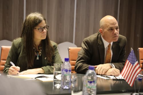 Ботир Зарипов АҚШнинг Ўзбекистондаги Фавқулодда ва мухтор элчиси Жонатан Хеник билан учрашди