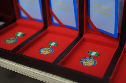 Buxorolik fidoyi mahalla tizimi xodimlariga davlat mukofotlari va ko‘krak nishonlari topshirildi