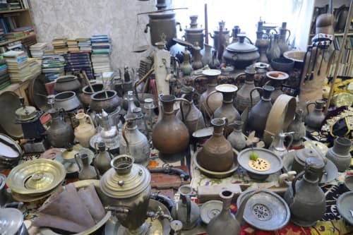 Жондор: нодир китоблар, осори-атиқаларга бой хонадон мўъжазгина музейни эслатади