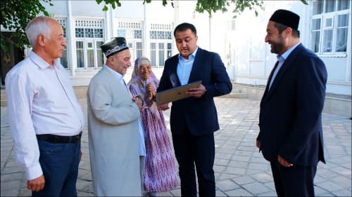 Buxorolik 7 nafar “Prezident hojilari” Haj safariga yo‘l olmoqda