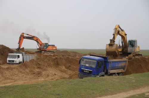 Айдар-Арнасой кўллар томонга кетадиган темирйўл қурилиши жадал суръатларда олиб борилмоқда