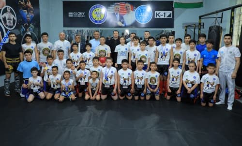 Халқаро майдонда юксак натижаларга эришган жиззахлик кикбоксчилар тақдирланди