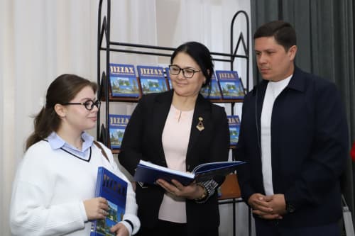 ҚАДИМИЙ ВА НАВҚИРОН ЖИЗЗАХГА БАҒИШЛАНГАН КИТОБ ТАҚДИМОТИ ЎТКАЗИЛДИ