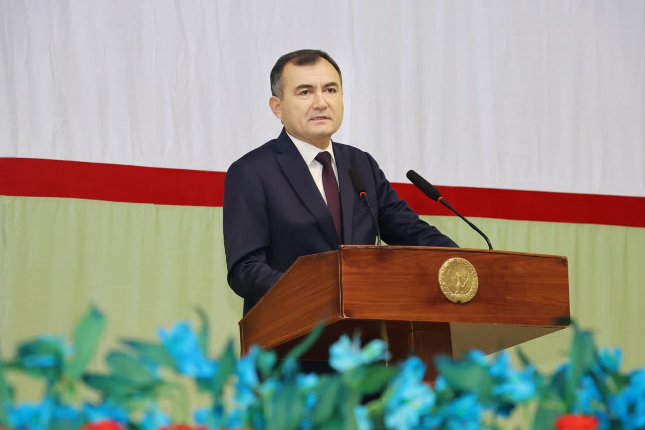 Viloyat hokimi Azimov Murotjon Berdialiyevichning 8-dekabr — Konstitutsiya qabul qilingan kun munosabati bilan tashkil etilgan tadbirdagi nutqi