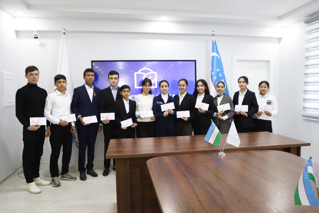 “Вилоят ҳокими стипендияси“ танловида ғолиб бўлган мактаб ўқувчилари рағбатлантирилди